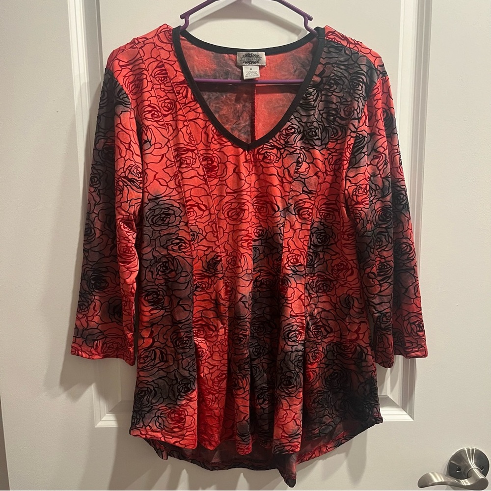 Sienna Grace Red and Black Velvet Rose Shirt Medium 3/4 Sleeve.